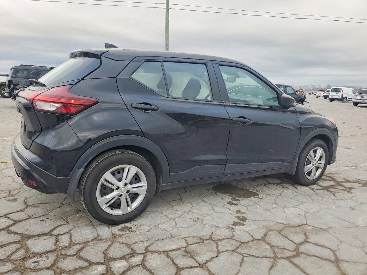 2023 NISSAN KICKS S photo 3