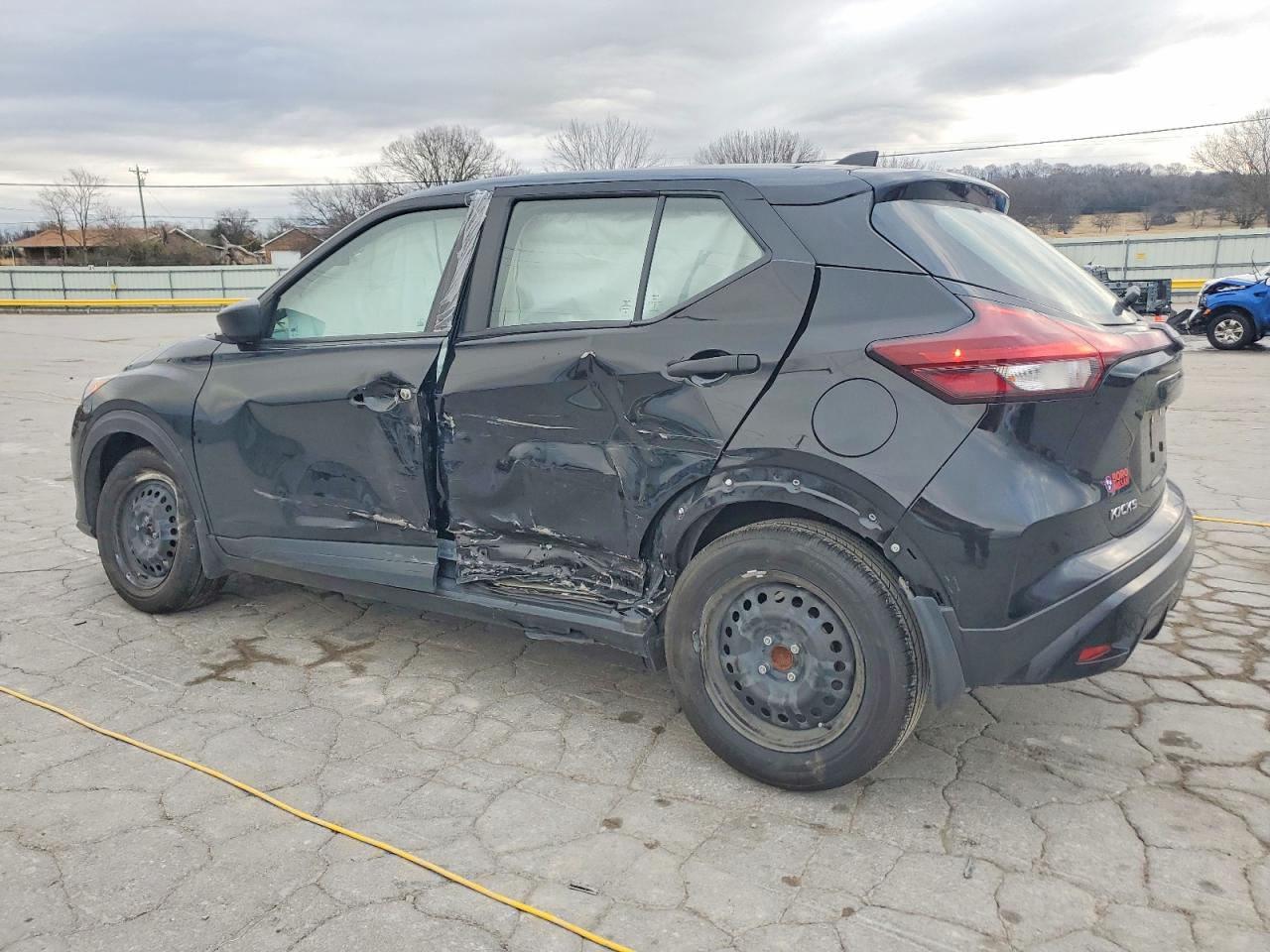2023 NISSAN KICKS S photo 2