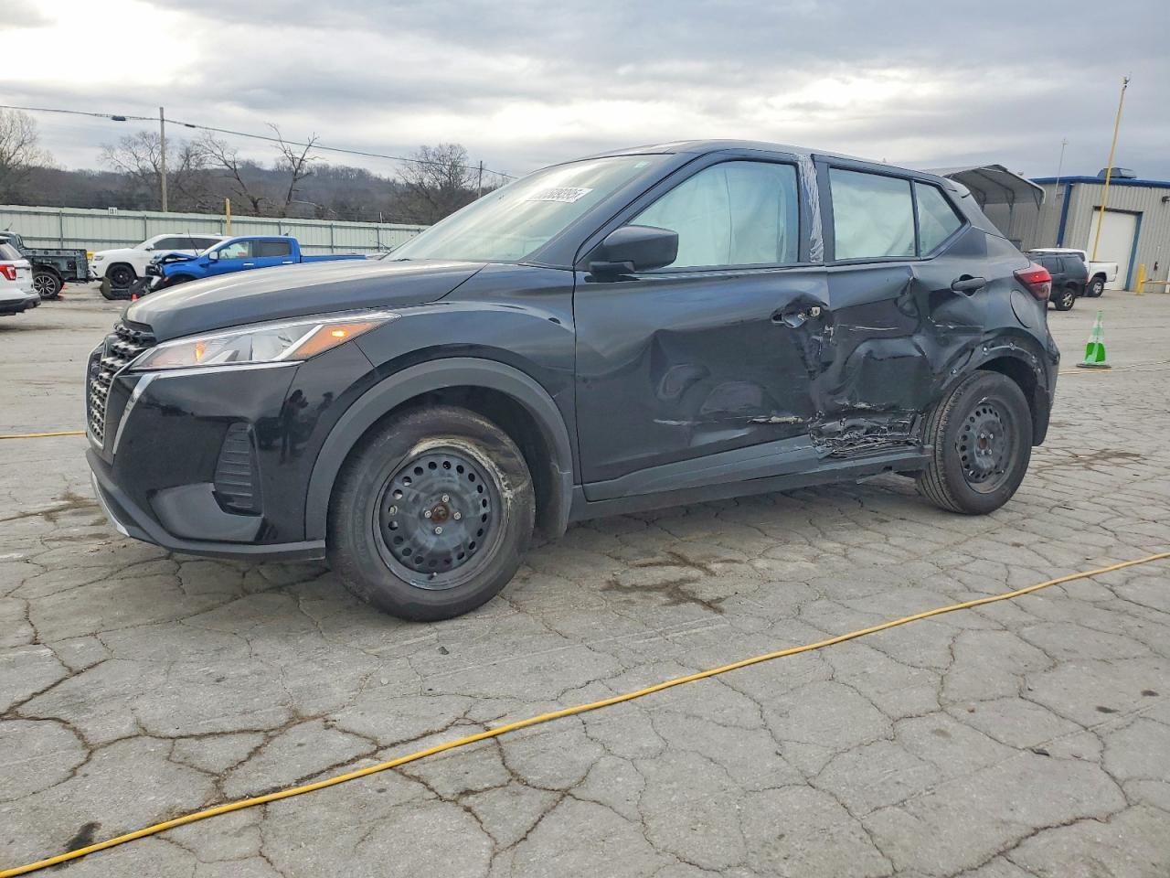 2023 NISSAN KICKS
