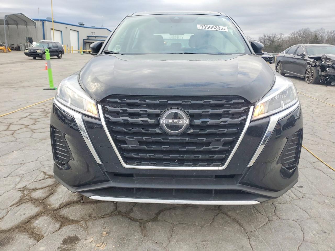 2023 NISSAN KICKS S photo 5