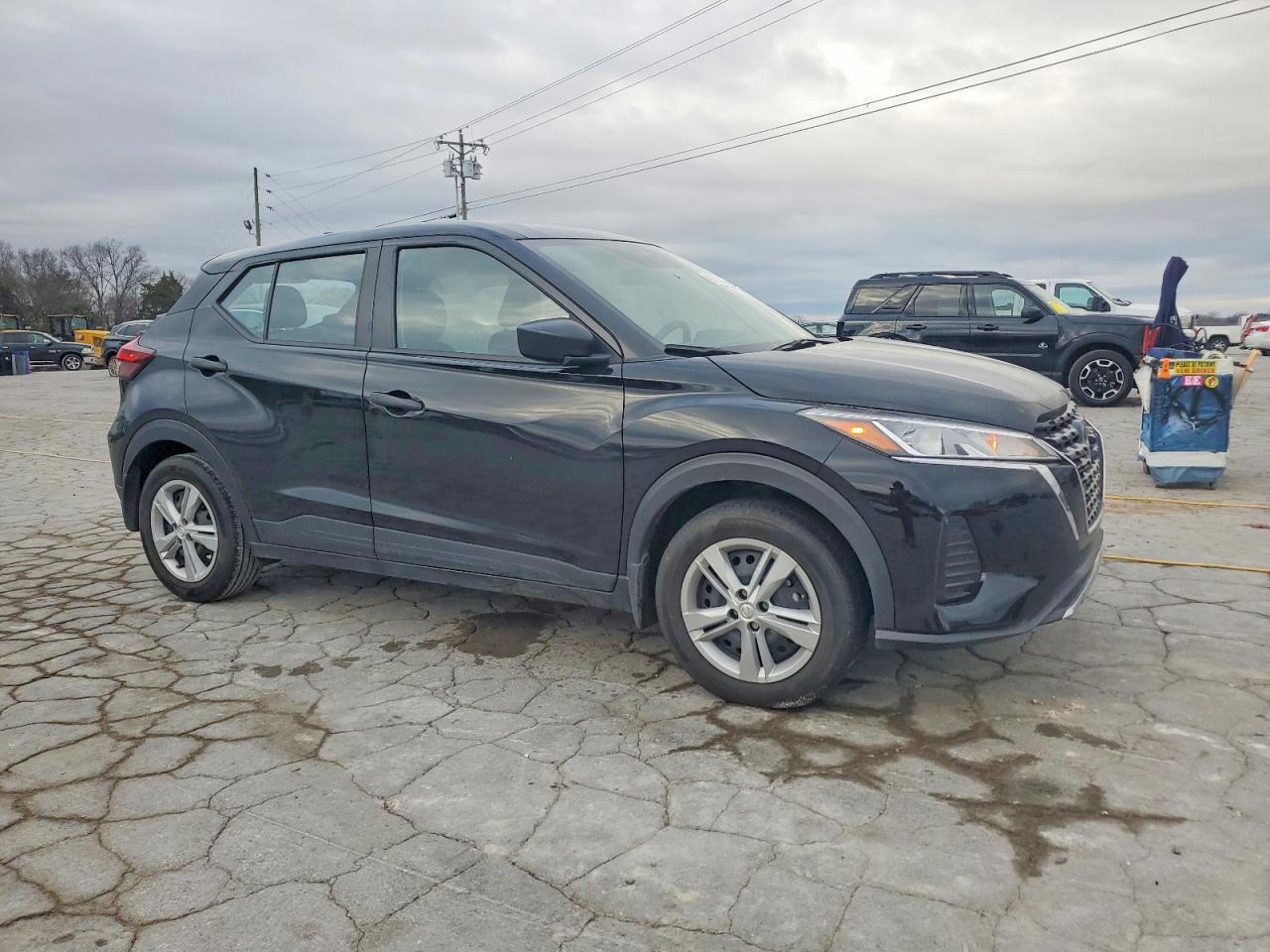 2023 NISSAN KICKS S photo 4