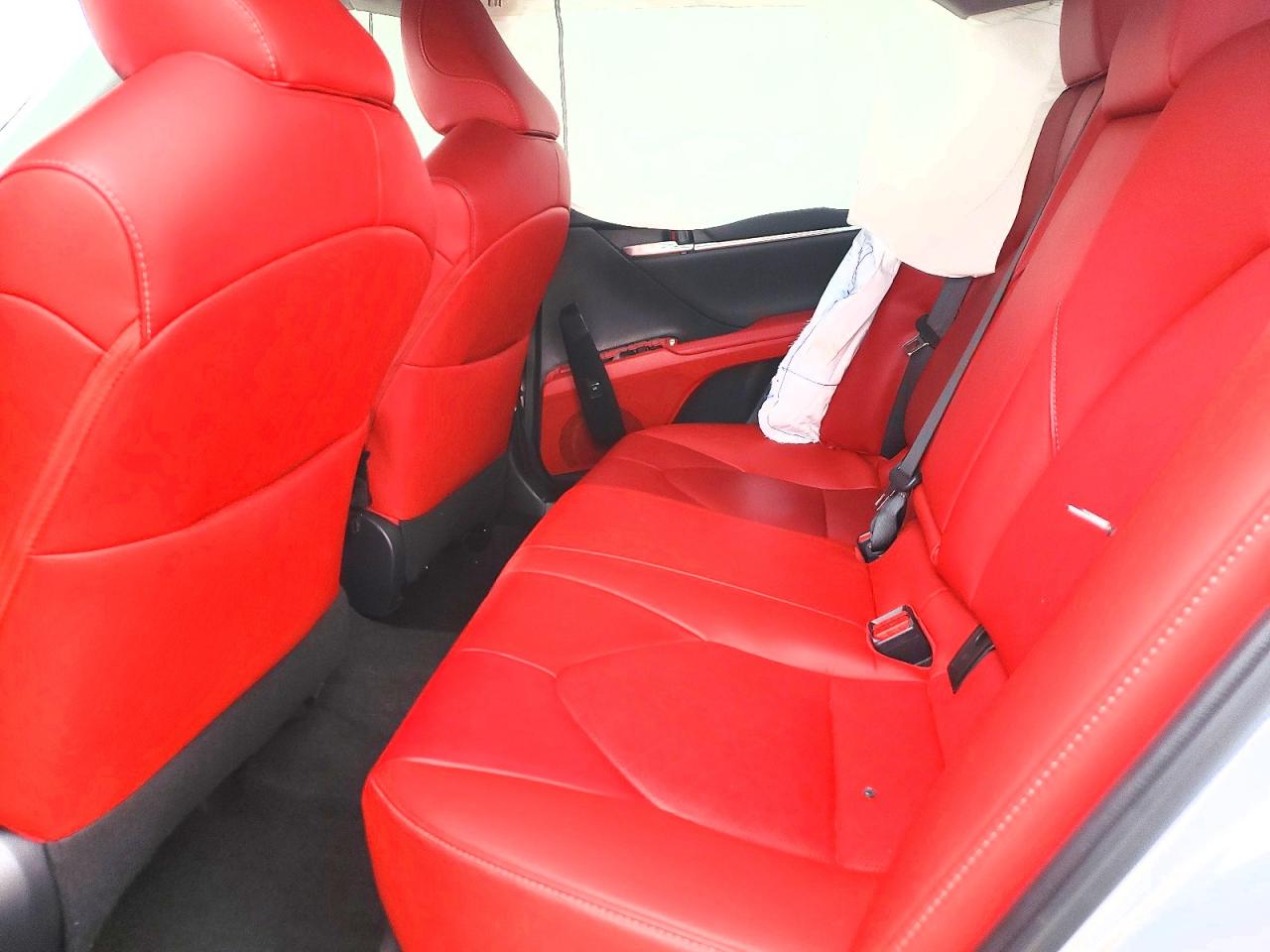 2019 TOYOTA CAMRY XSE photo 19