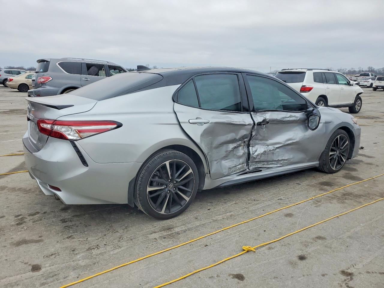 2019 TOYOTA CAMRY XSE photo 5