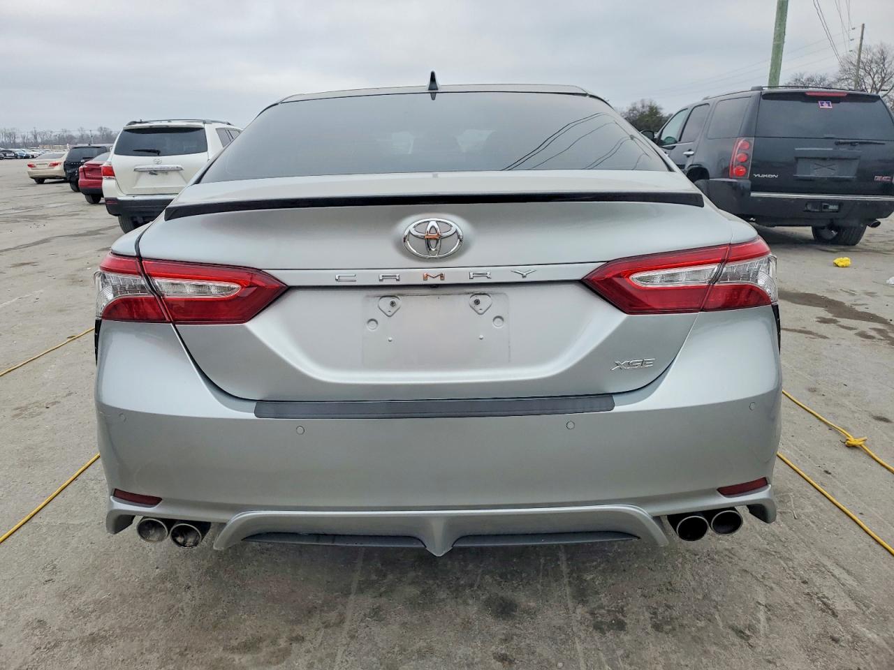 2019 TOYOTA CAMRY XSE photo 11