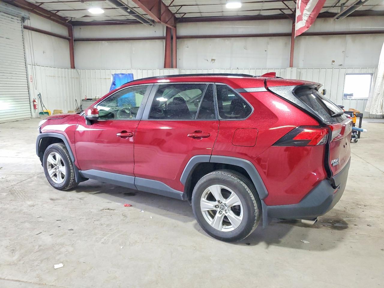 2019 TOYOTA RAV4 XLE photo 2