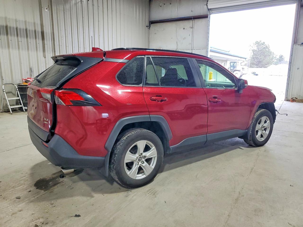 2019 TOYOTA RAV4 XLE photo 3