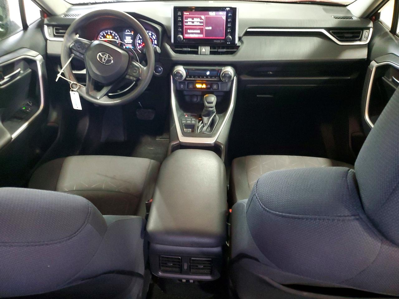 2019 TOYOTA RAV4 XLE photo 8