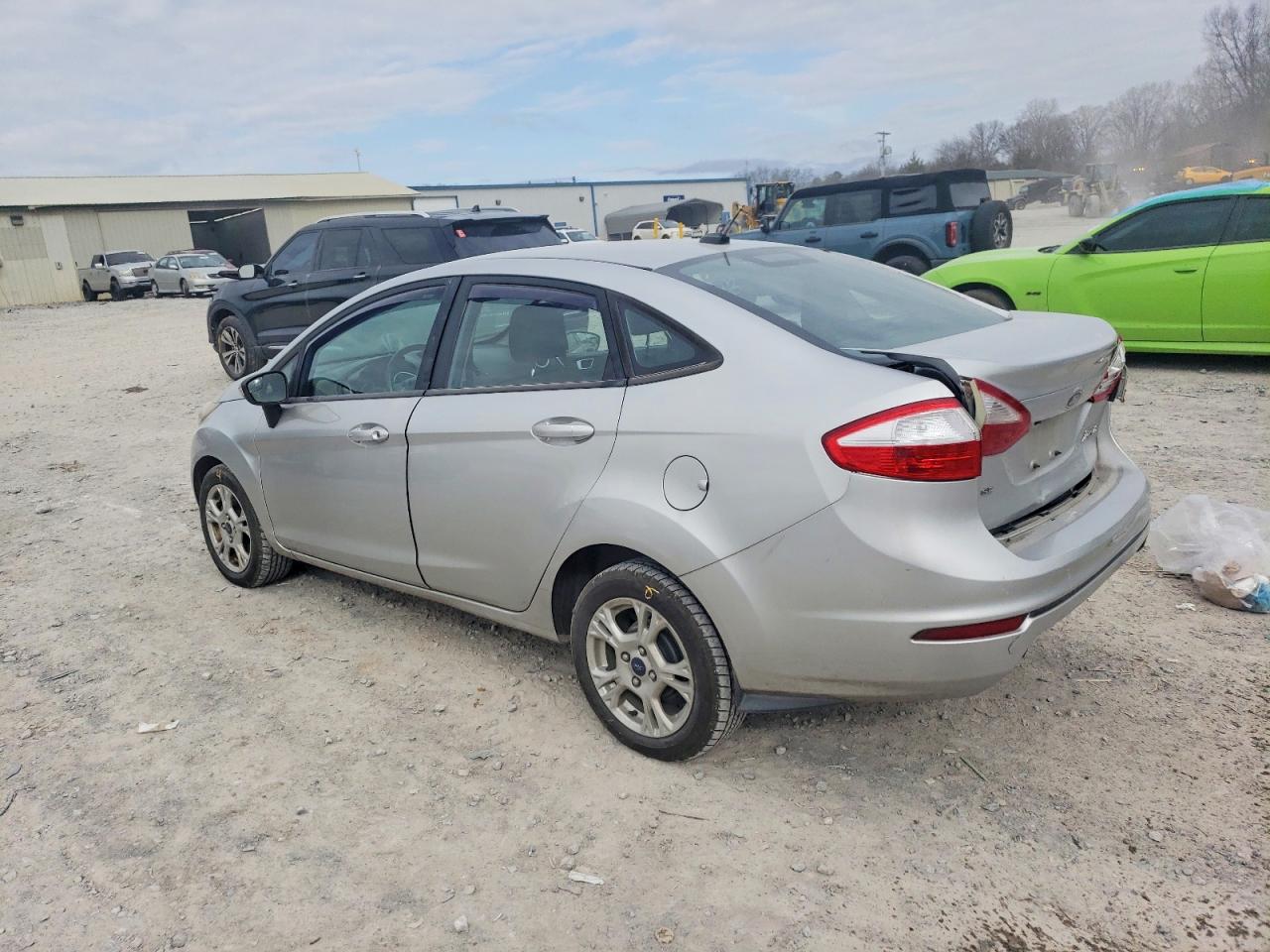 2016 FORD FIESTA SE photo 2