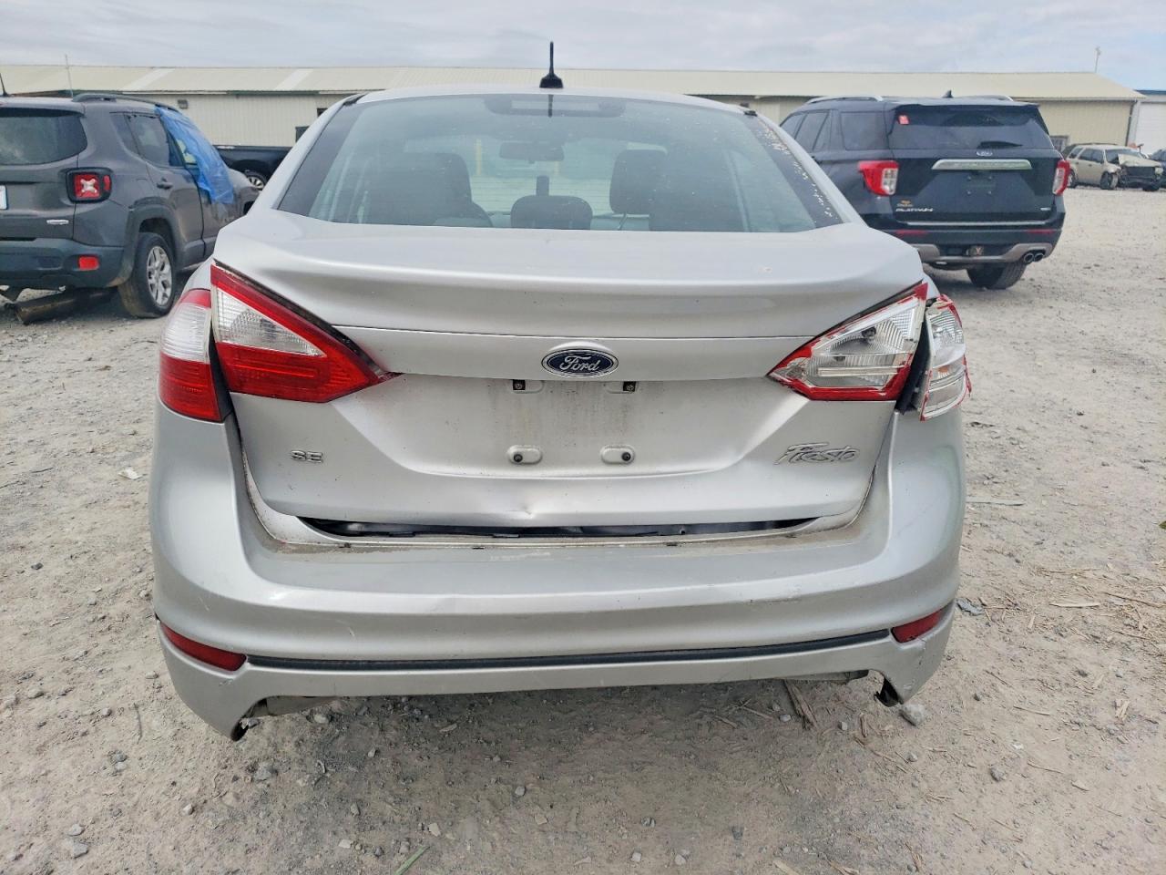 2016 FORD FIESTA SE photo 6