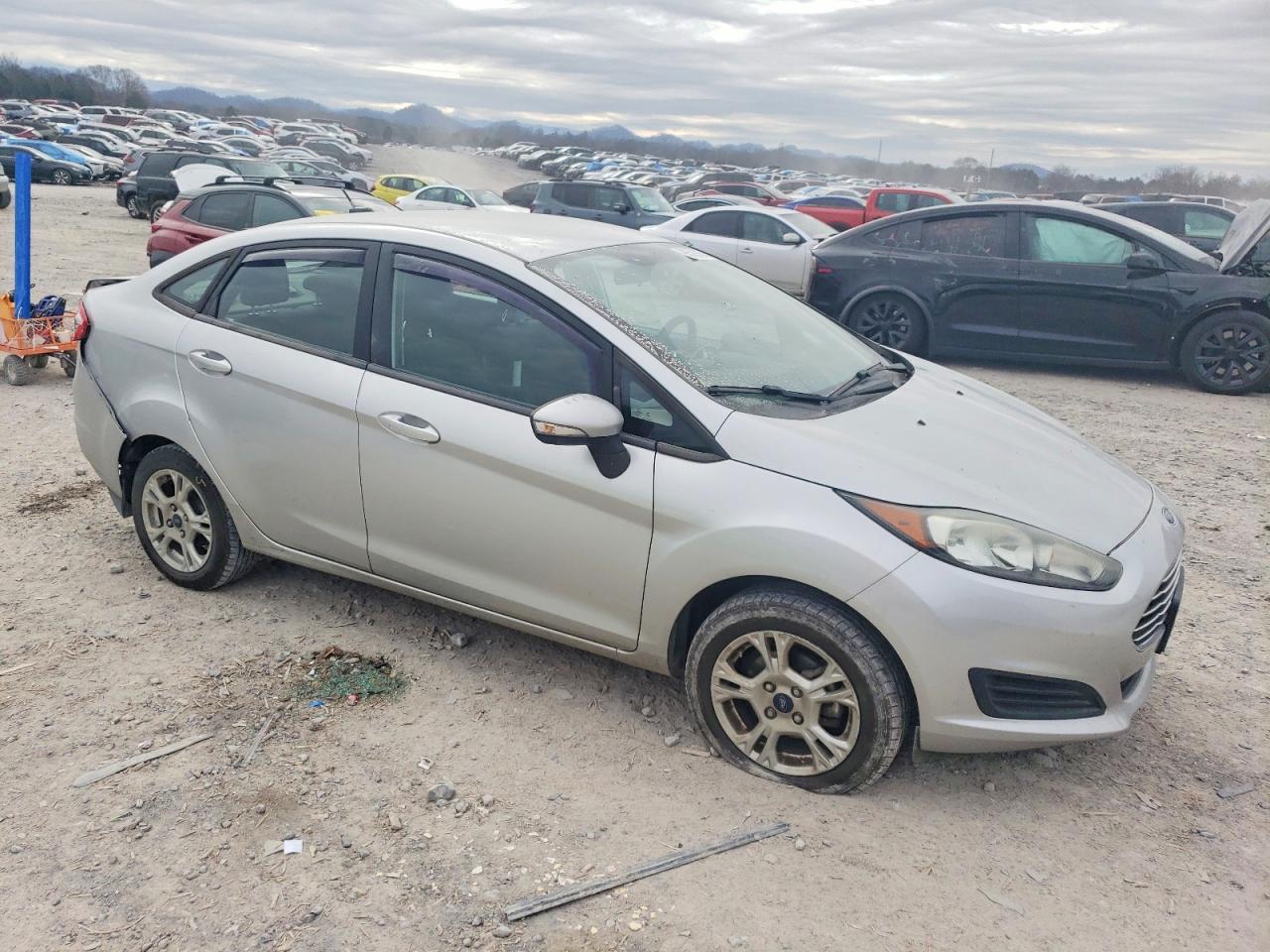 2016 FORD FIESTA SE photo 4