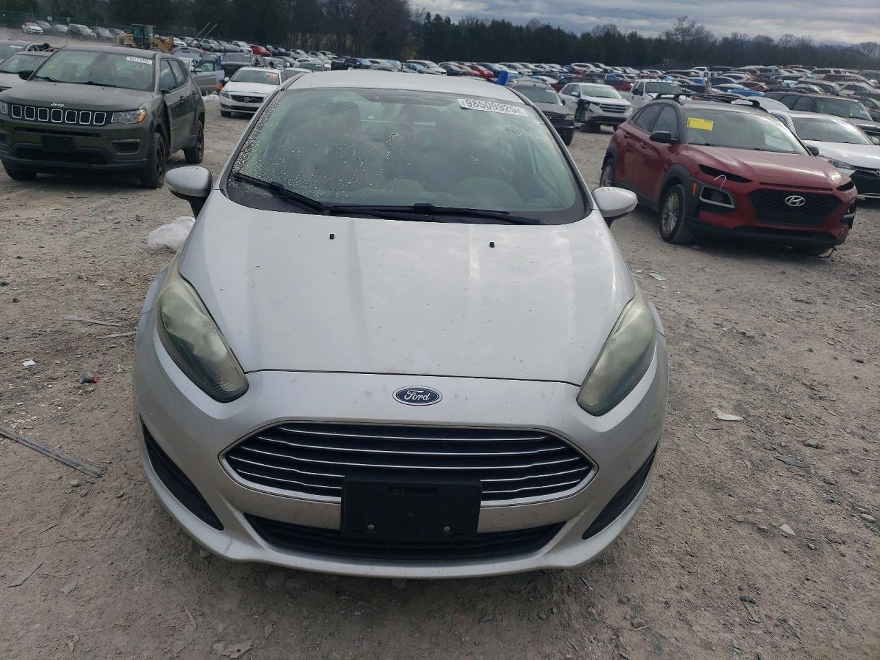 2016 FORD FIESTA SE photo 5