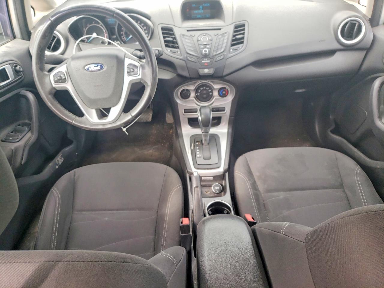 2016 FORD FIESTA SE photo 8