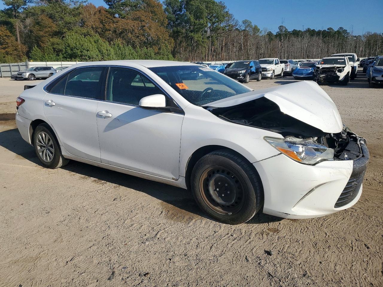 2016 TOYOTA CAMRY LE photo 4