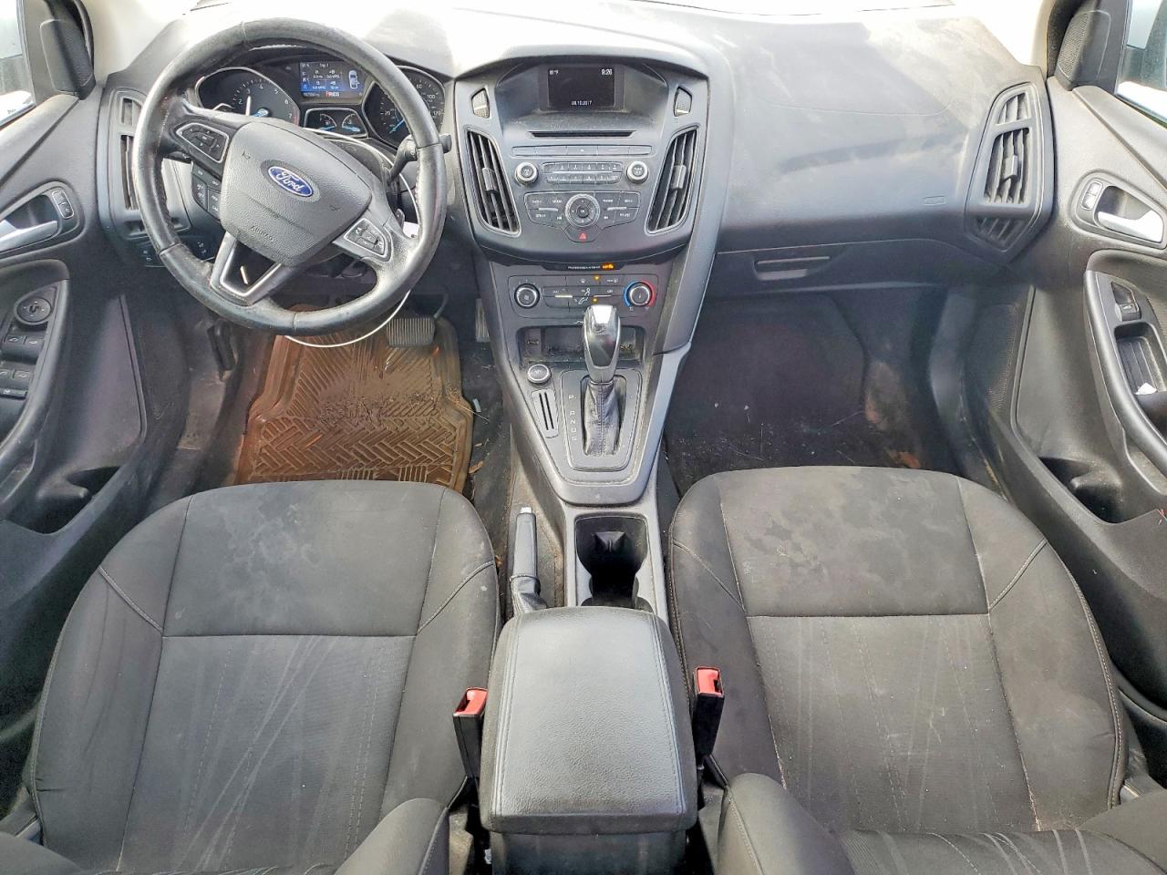 2015 FORD FOCUS SE photo 8