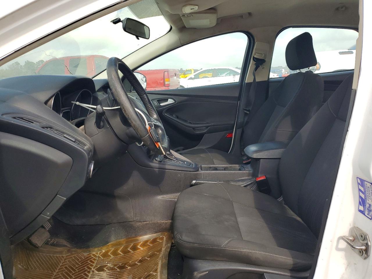 2015 FORD FOCUS SE photo 7