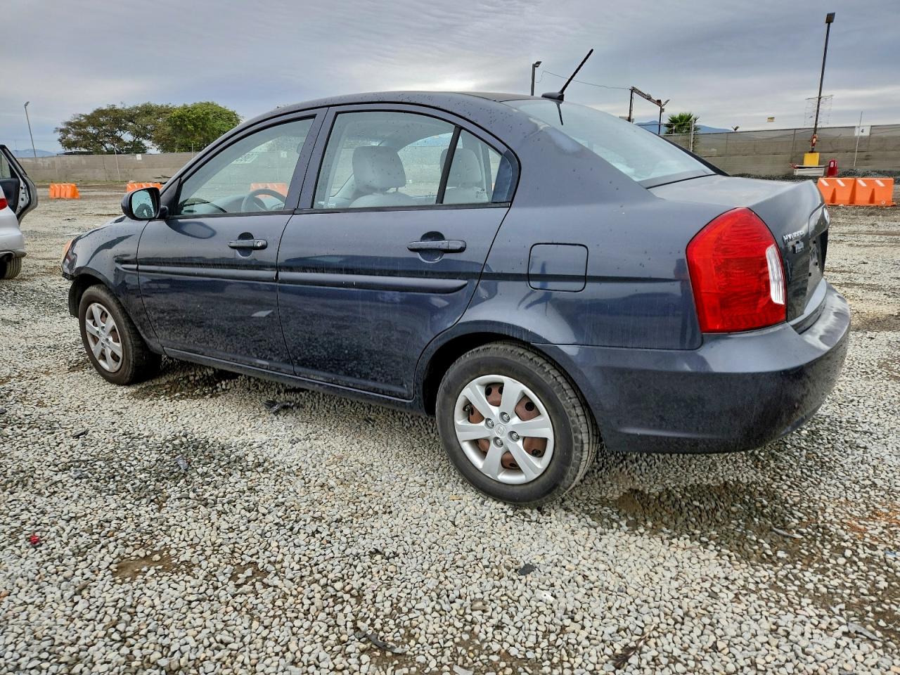 2011 HYUNDAI ACCENT GLS photo 2