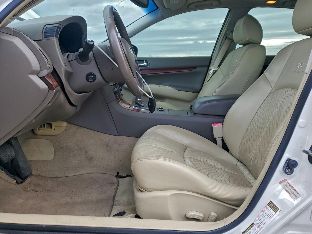 2009 INFINITI G37 photo 7