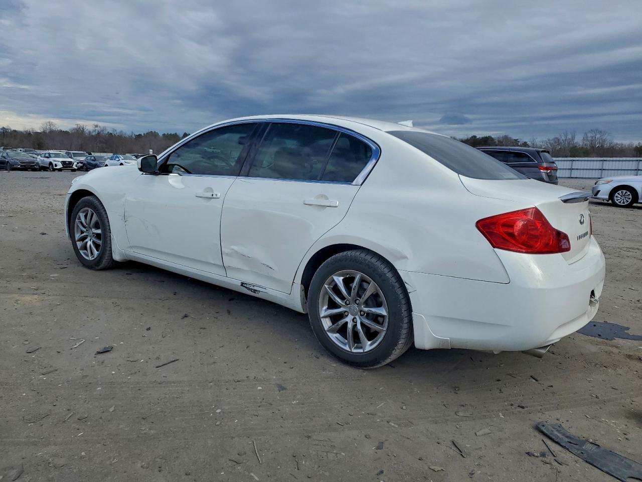 2009 INFINITI G37 photo 2
