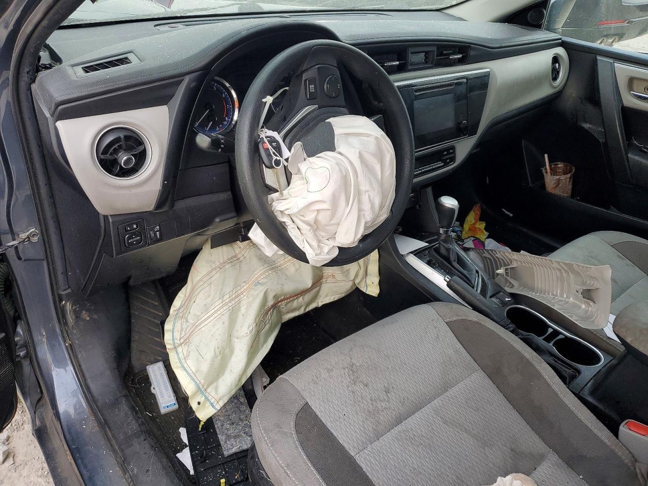 2018 TOYOTA COROLLA L photo 8