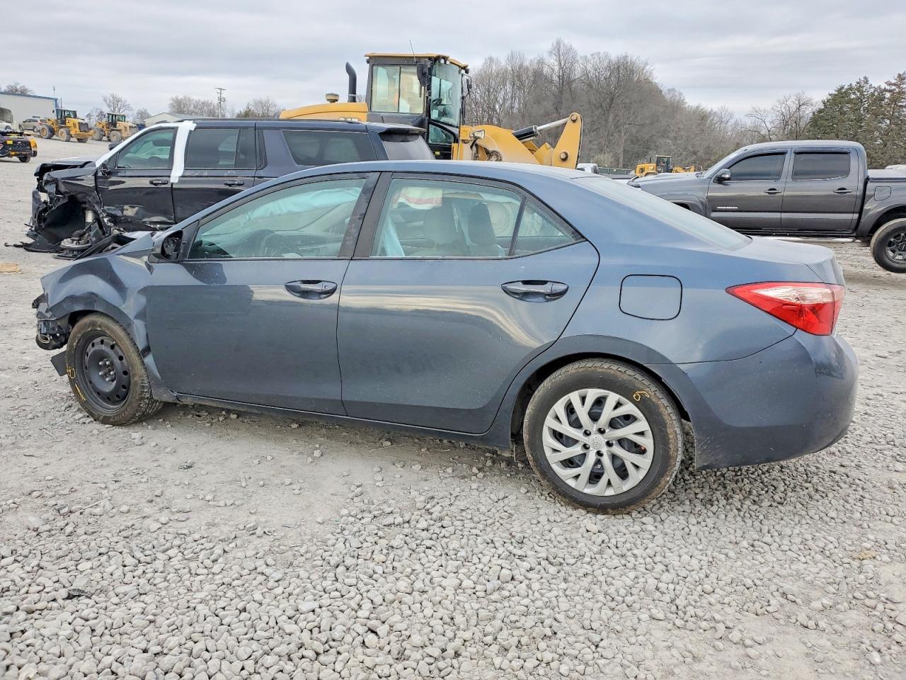2018 TOYOTA COROLLA L photo 2