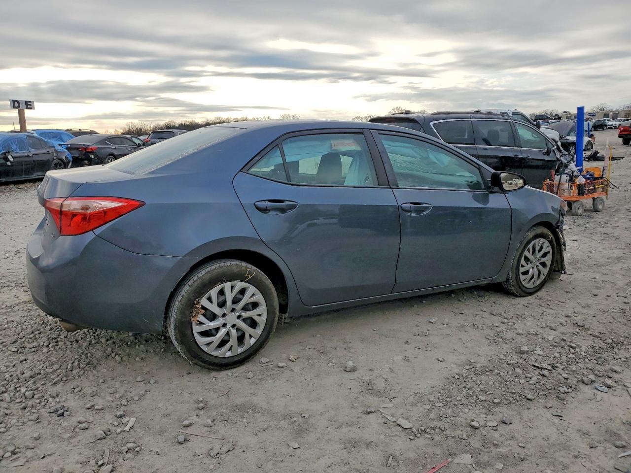 2018 TOYOTA COROLLA L photo 3
