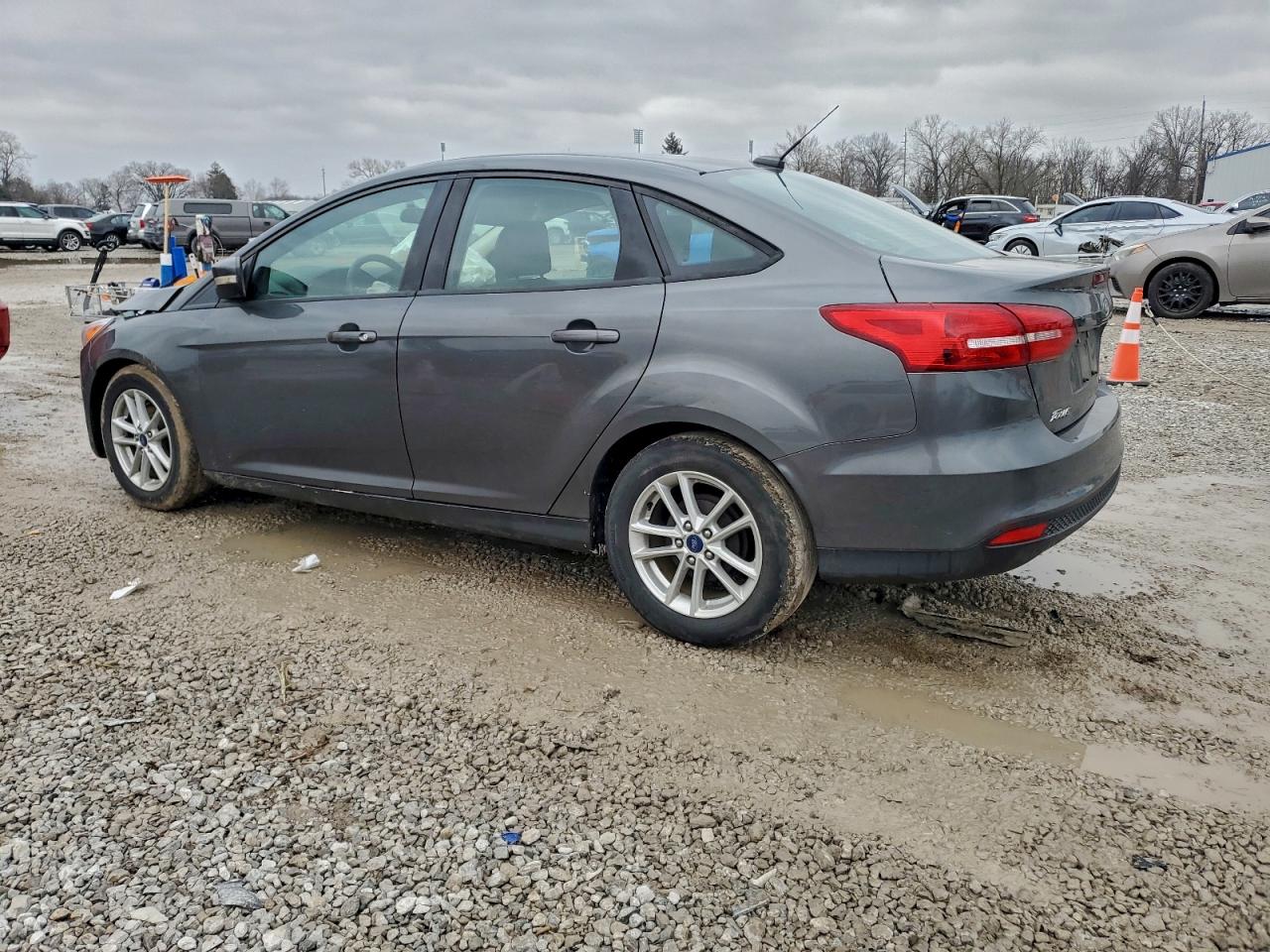 2018 FORD FOCUS SE photo 2