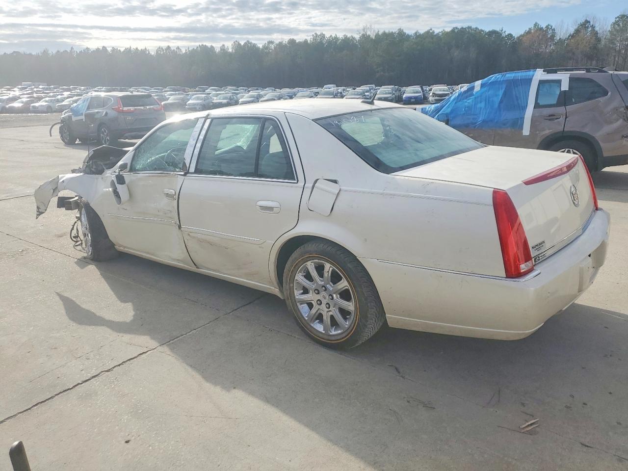 2008 CADILLAC DTS photo 2