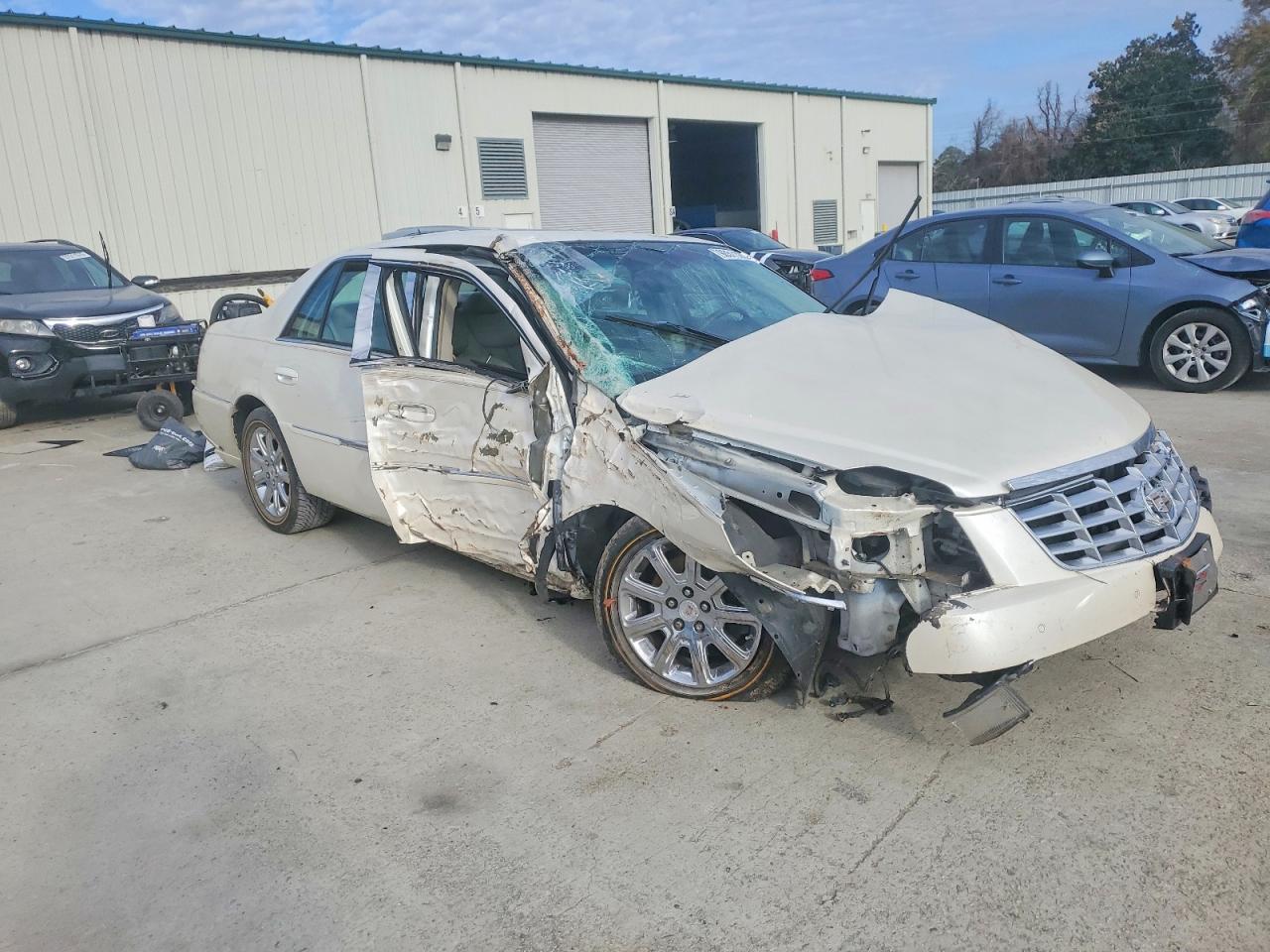 2008 CADILLAC DTS photo 4