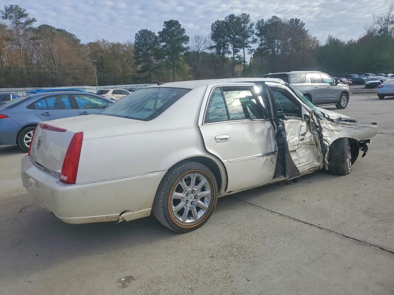 2008 CADILLAC DTS photo 3