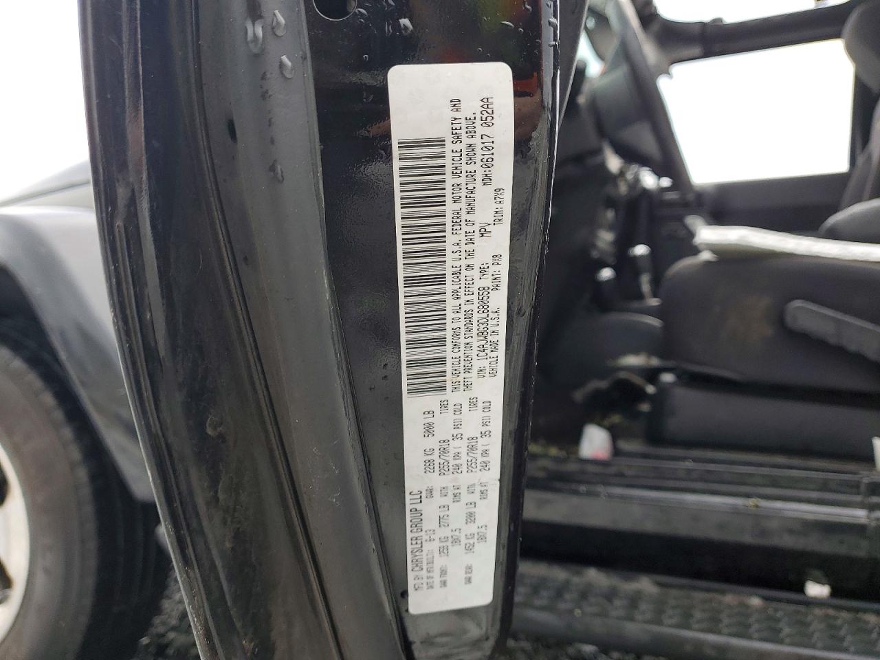 2013 JEEP WRANGLER SAHARA photo 34