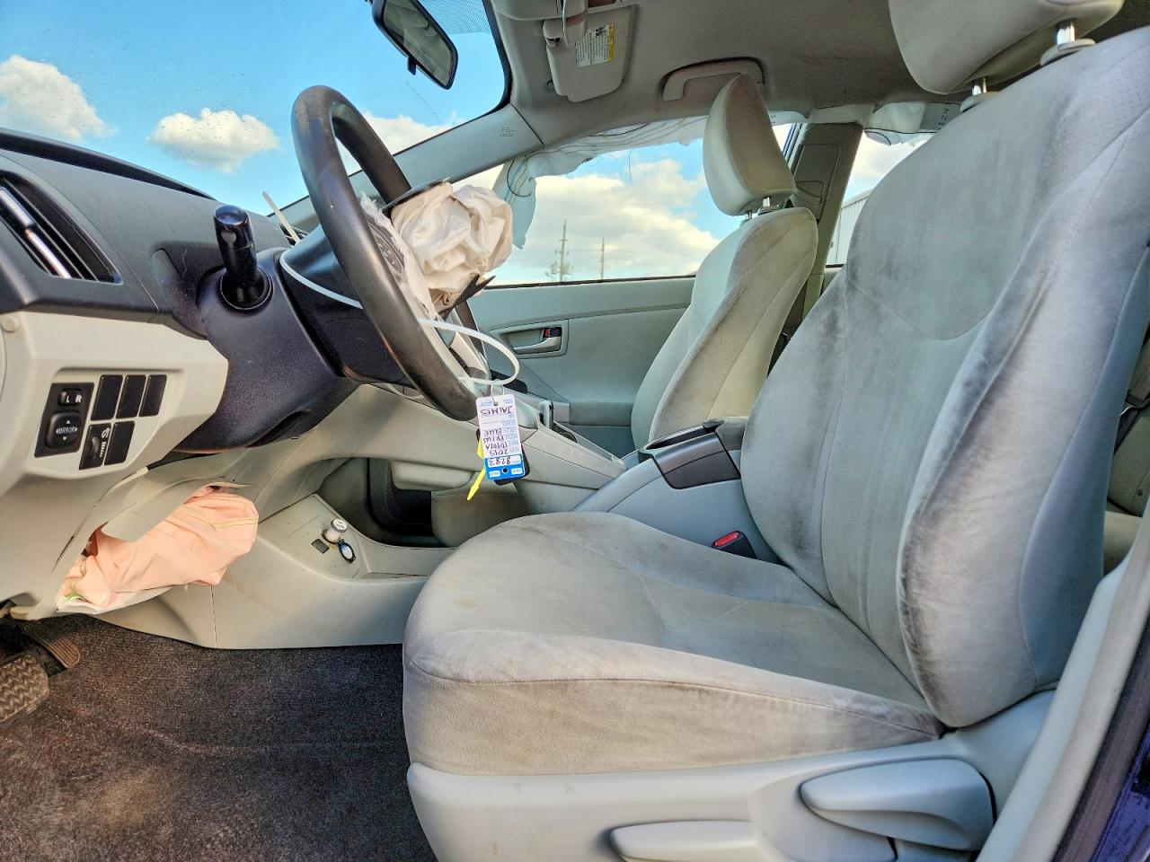 2015 TOYOTA PRIUS photo 19