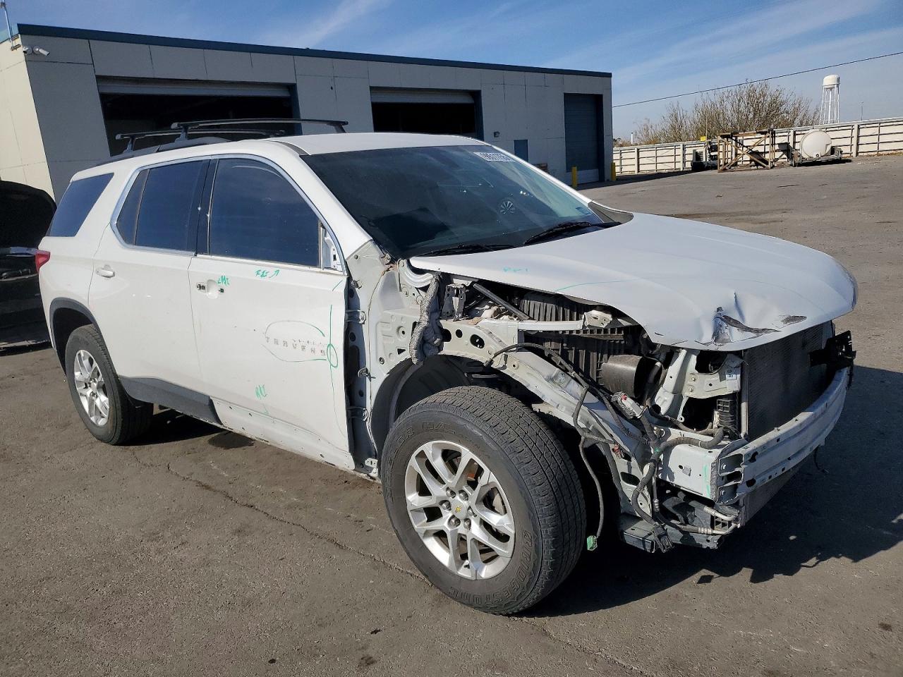2019 CHEVROLET TRAVERSE LT photo 4