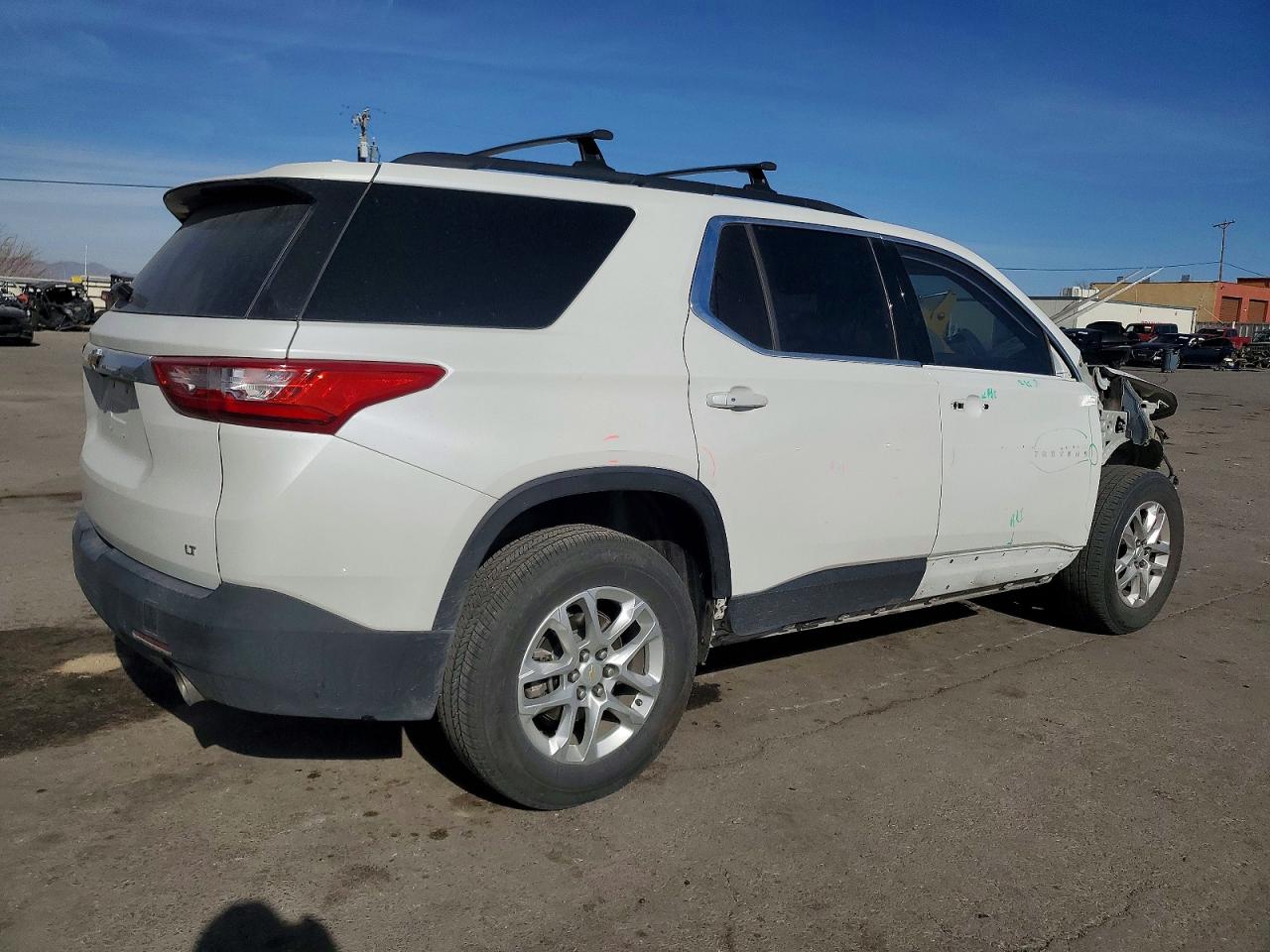 2019 CHEVROLET TRAVERSE LT photo 3