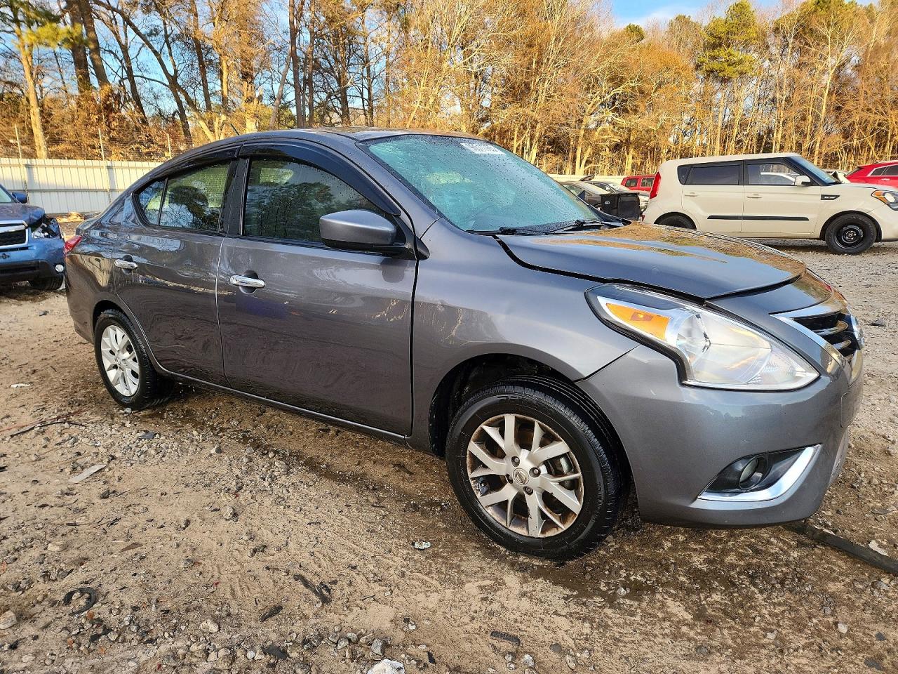 2019 NISSAN VERSA S photo 4
