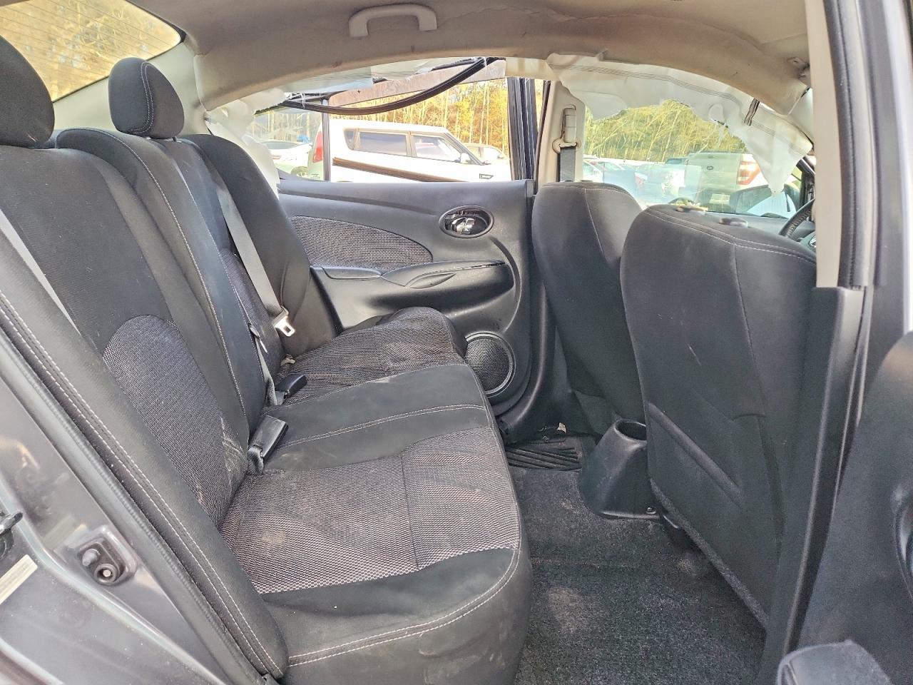 2019 NISSAN VERSA S photo 10