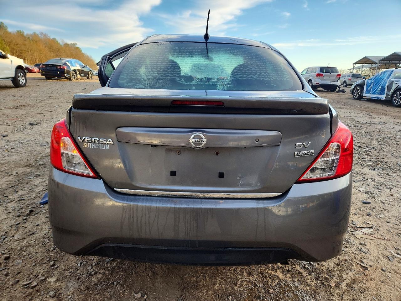 2019 NISSAN VERSA S photo 6
