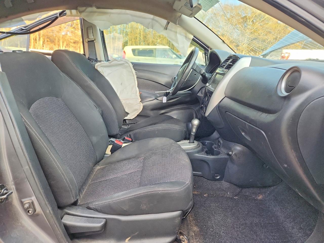 2019 NISSAN VERSA S photo 7