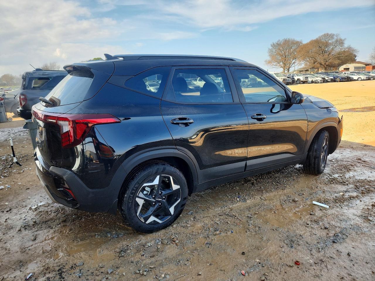 2025 KIA SELTOS S photo 3