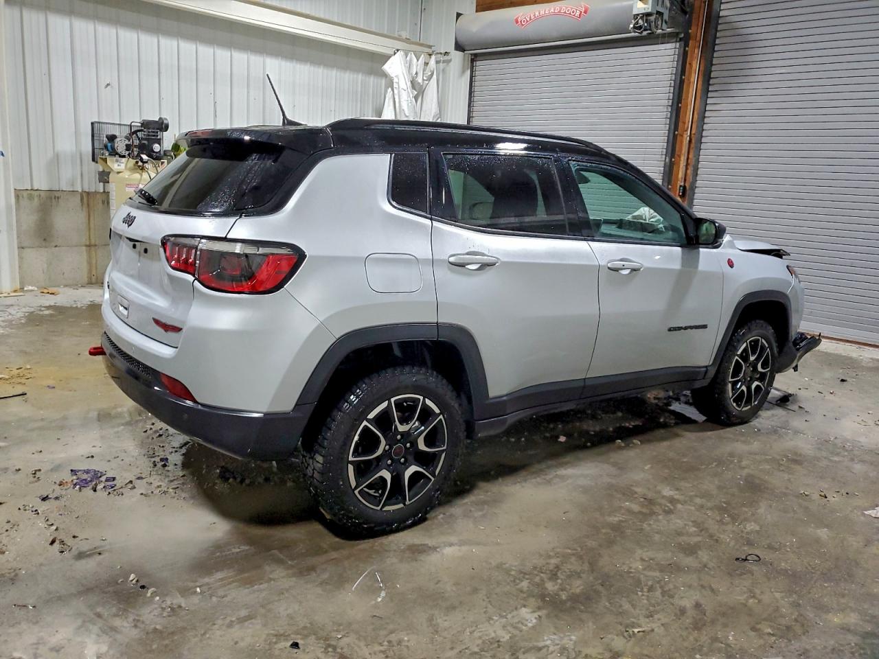 2025 JEEP COMPASS TRAILHAWK photo 3