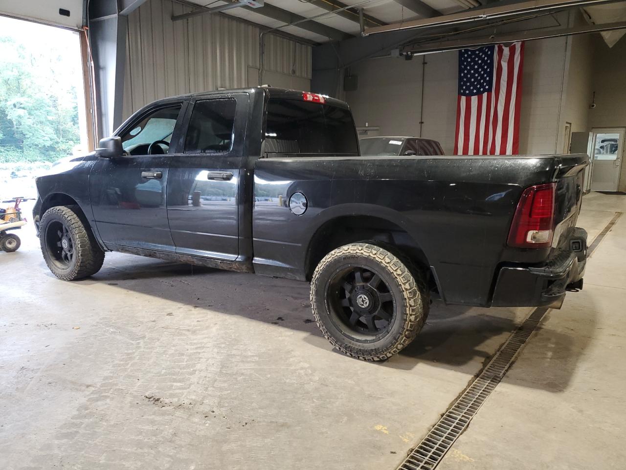 2015 RAM 1500 ST photo 2