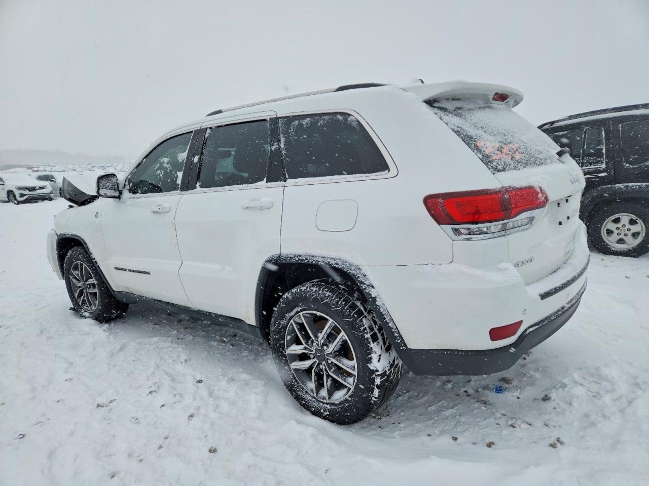 2020 JEEP GRAND CHEROKEE LAREDO photo 2