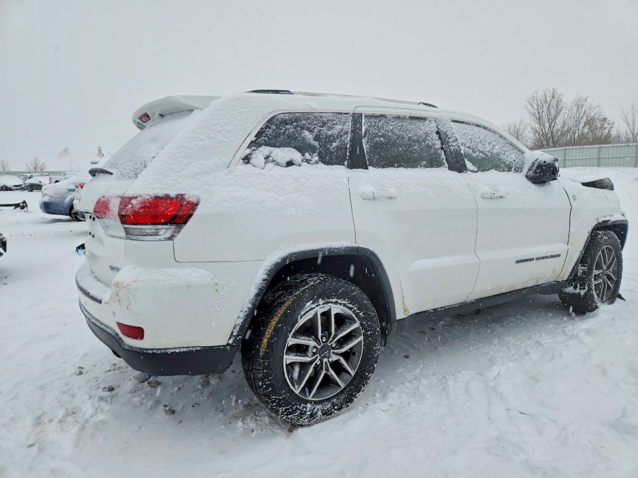 2020 JEEP GRAND CHEROKEE LAREDO photo 3