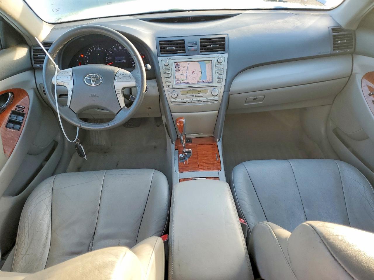 2011 TOYOTA CAMRY SE photo 8