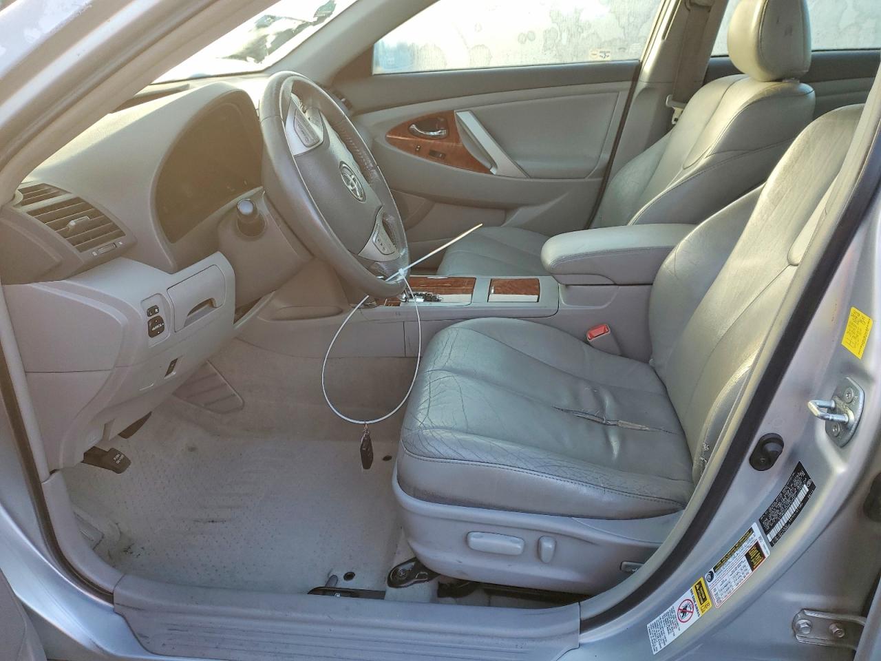 2011 TOYOTA CAMRY SE photo 7