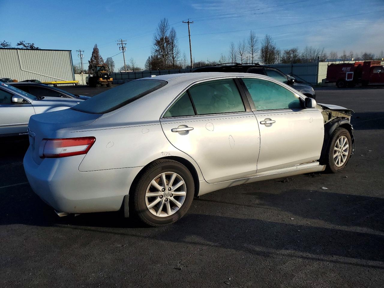 2011 TOYOTA CAMRY SE photo 3