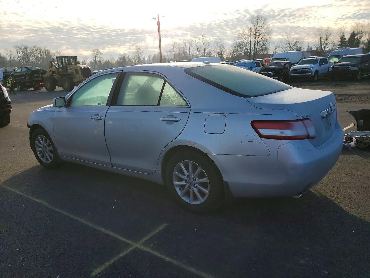 2011 TOYOTA CAMRY SE photo 2