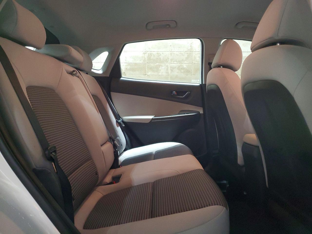 2022 HYUNDAI KONA SEL photo 11