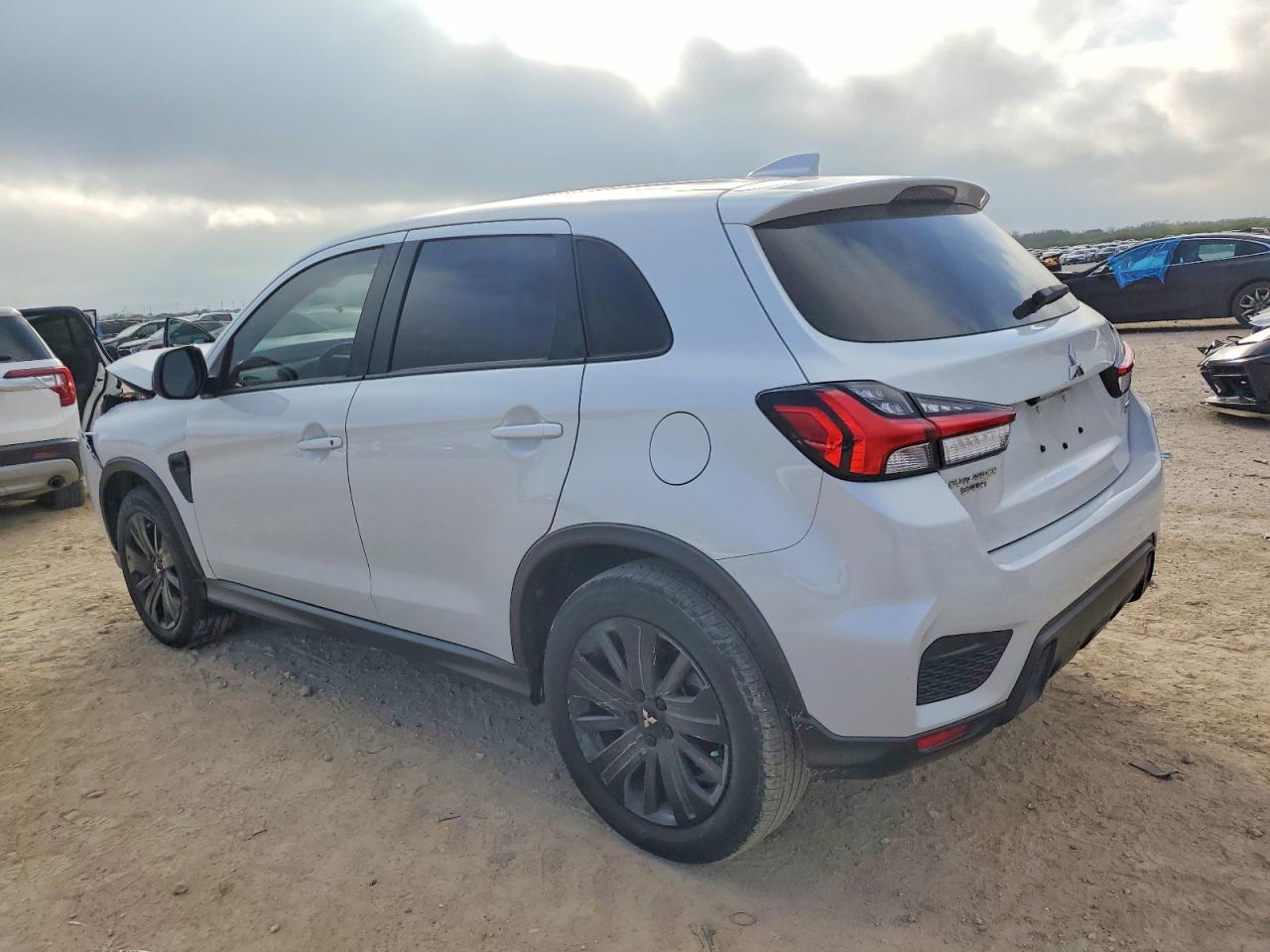 2024 MITSUBISHI OUTLANDER SPORT S/SE photo 3