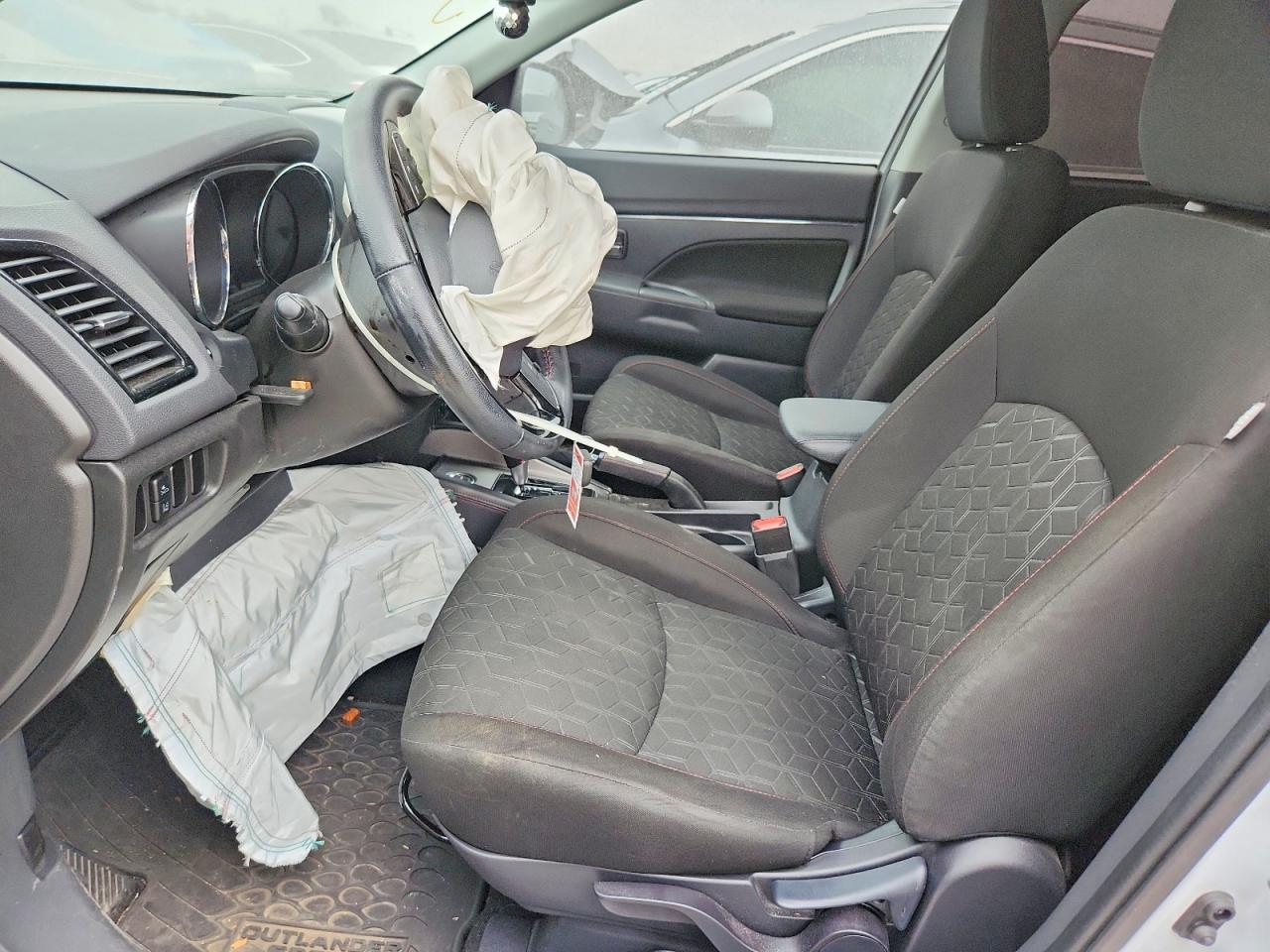 2024 MITSUBISHI OUTLANDER SPORT S/SE photo 13
