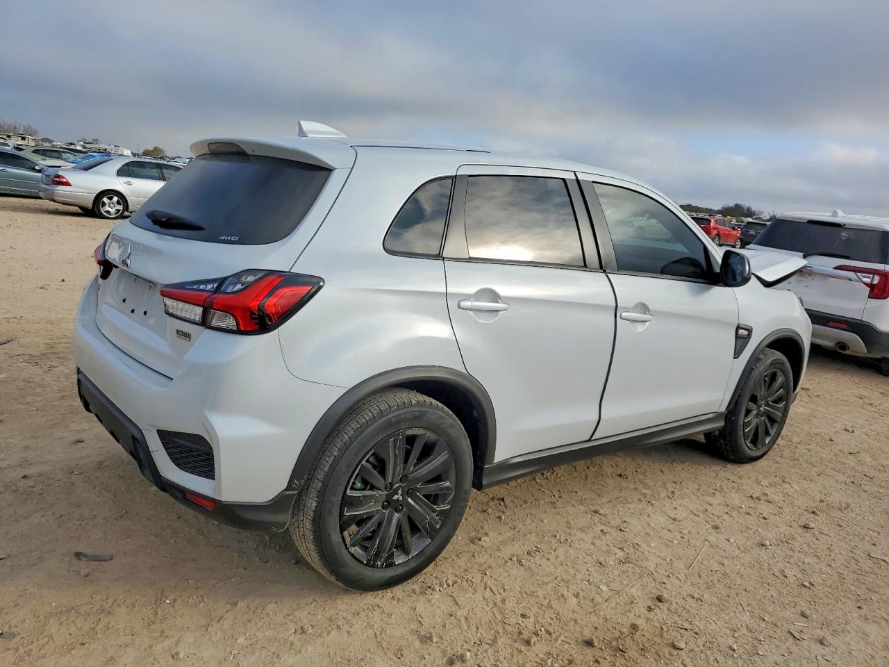 2024 MITSUBISHI OUTLANDER SPORT S/SE photo 5